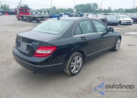 2009 Mercedes-Benz C 300 Luxury 4Matic/Sport 4Matic z USA, uszkodzony, nr VIN WDDGF81X39F271089